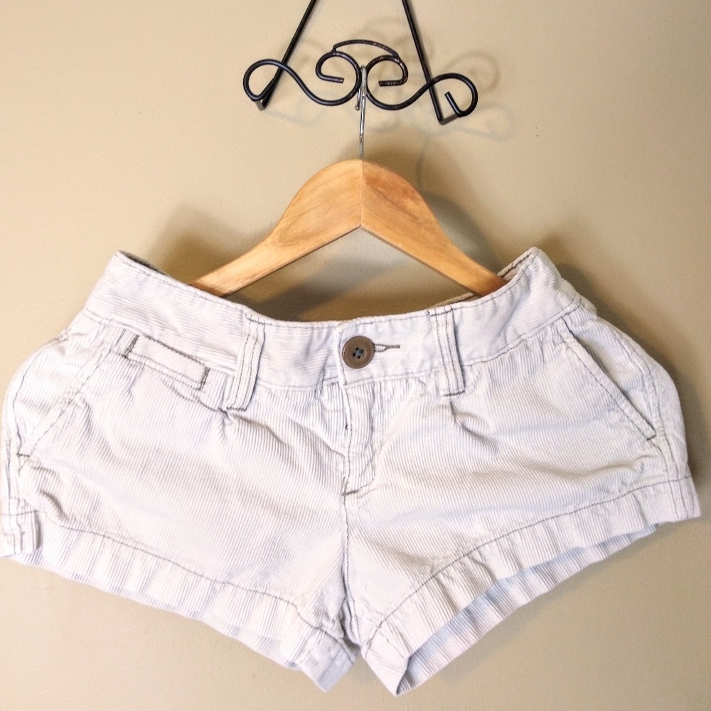 AMERICAN EAGLE courderoy beige booty shorts sz 2